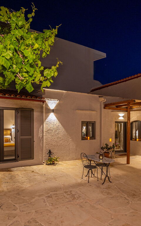 Villa Platon: Udendørs, Udvendige