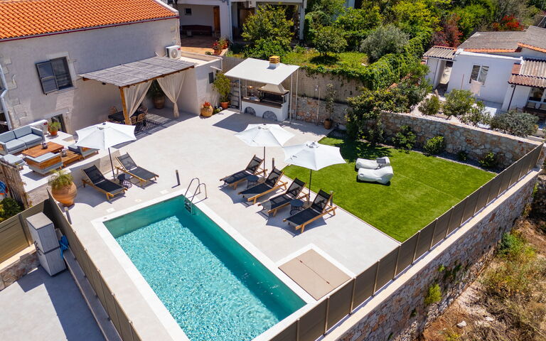 Villa Platon: Have, pool, Udendørs, Udvendige, Visninger