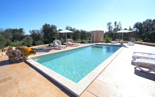 Trullo Samanta: Udendørs, Udvendige