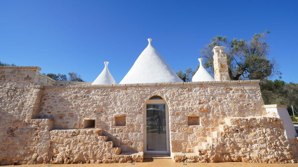 Trullo Samanta: Udendørs, Udvendige