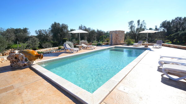 Trullo Samanta: Udendørs, Udvendige