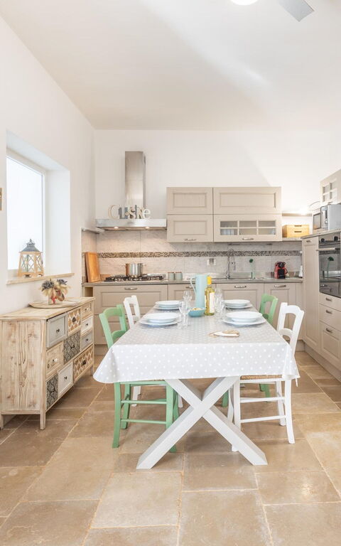 Villa Lampu Di Luce: Frokostlokale, Køkken, Stue