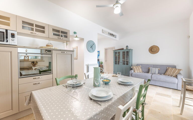 Villa Lampu Di Luce: Frokostlokale, Køkken, Stue