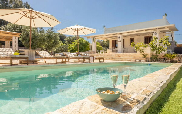 Villa Lampu di Luce: pool, Udendørs
