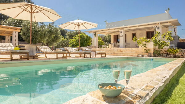 Villa Lampu di Luce: pool, Udendørs