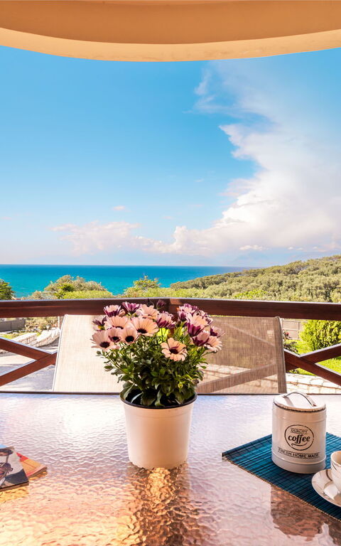 Villa Irida: Altan / terrasse / gårdhave, Visninger