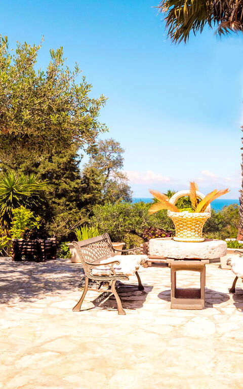 Villa Irida: Altan / terrasse / gårdhave, Visninger