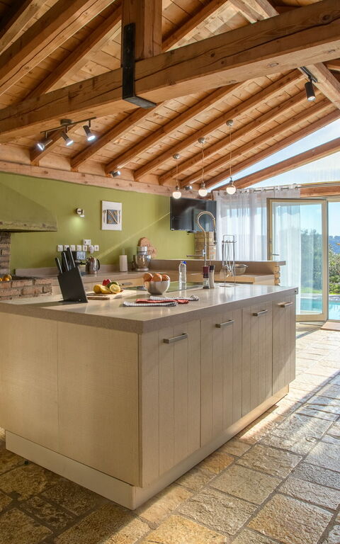 Villa Irida: Frokostlokale, Køkken, Stue