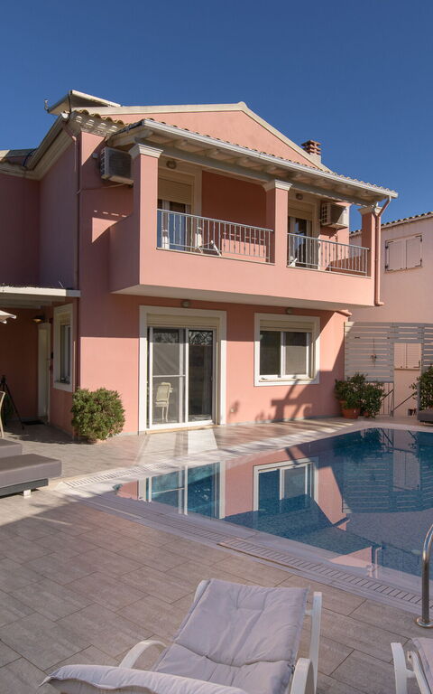 Doctor'S House: pool, Udendørs, Udvendige