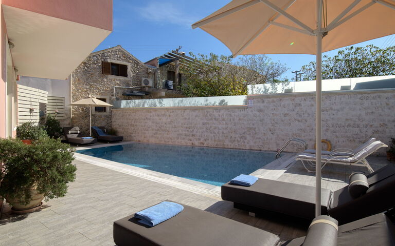 Doctor'S House: pool, Udendørs, Udvendige