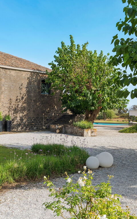 Muna Retreat: Udendørs, Udvendige