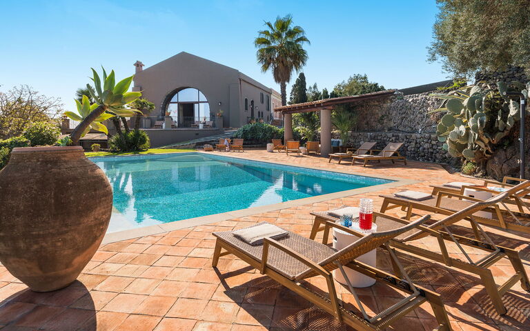 Villa Continella: Udendørs, Udvendige