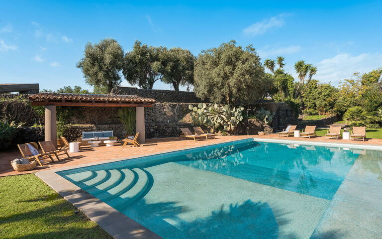 Villa Continella: Have, Udendørs, Udvendige