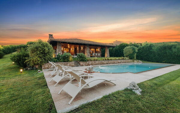 Villa Marinella: pool, Udvendige