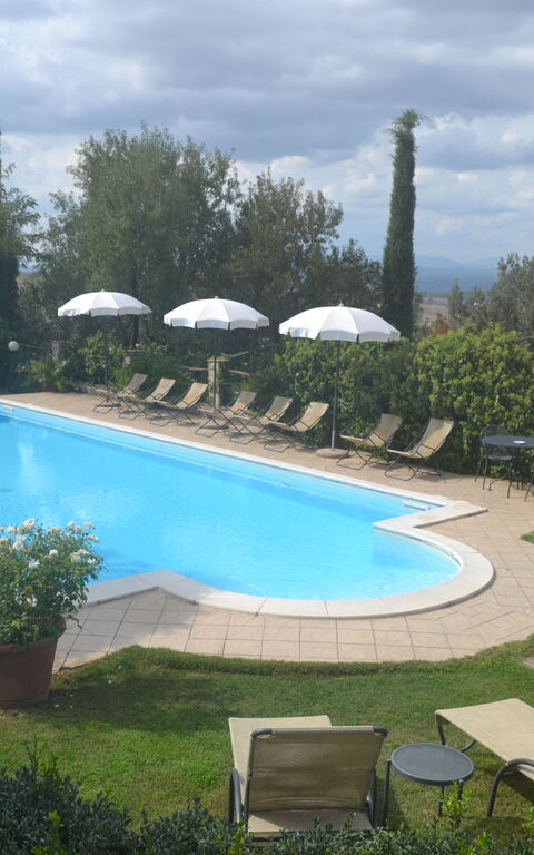 Podere Peteglia: Have, pool, Udendørs, Udvendige