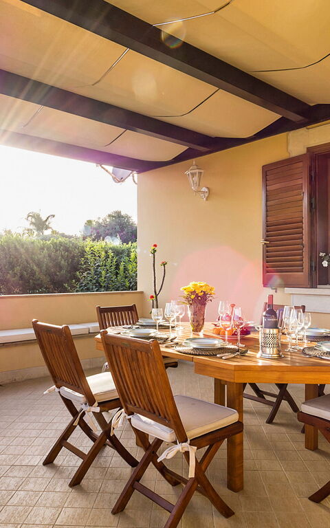 Villa Profumo D'Oriente: Altan / terrasse / gårdhave, Udendørs, Udvendige