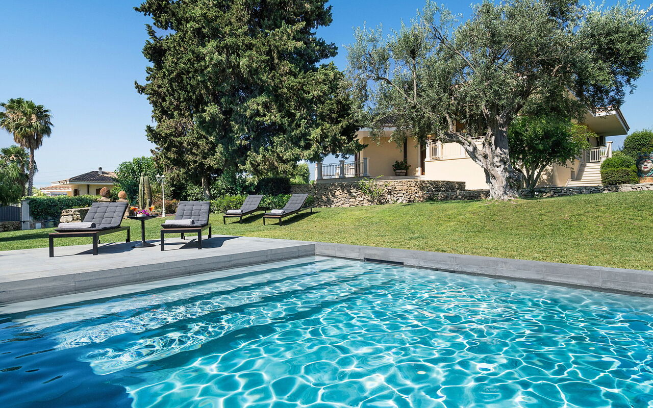 Villa Profumo D'Oriente: Have, pool, Udendørs, Udvendige