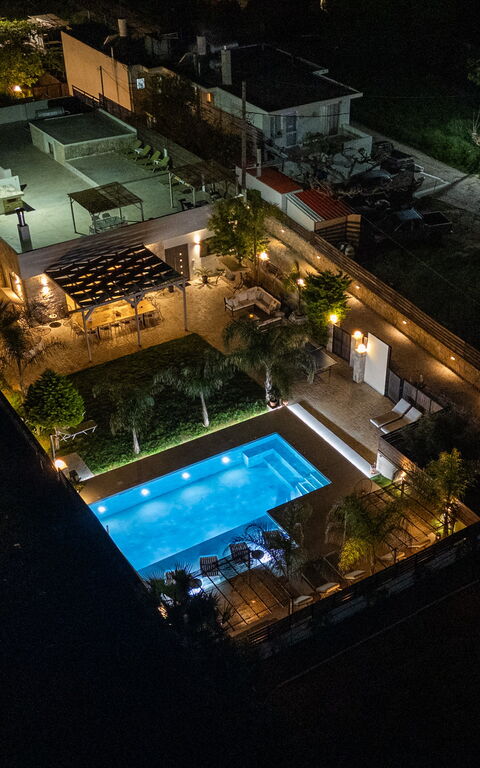 Villa Olympia: pool, Visninger