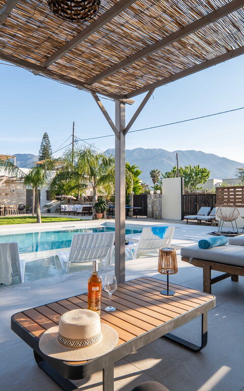 Villa Olympia: Altan / terrasse / gårdhave, pool, Udendørs, Udvendige