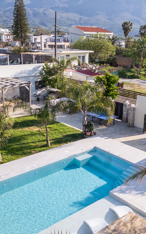 Villa Olympia: Have, pool, Udendørs, Udvendige