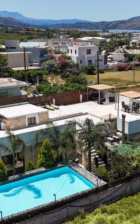 Villa Olympia: pool, Visninger