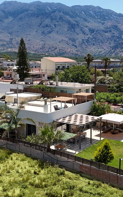 Villa Olympia: pool, Visninger