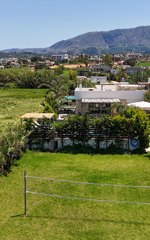 Villa Olympia: Have, Visninger