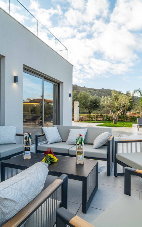 Villa Vasilissa: Udendørs, Udvendige