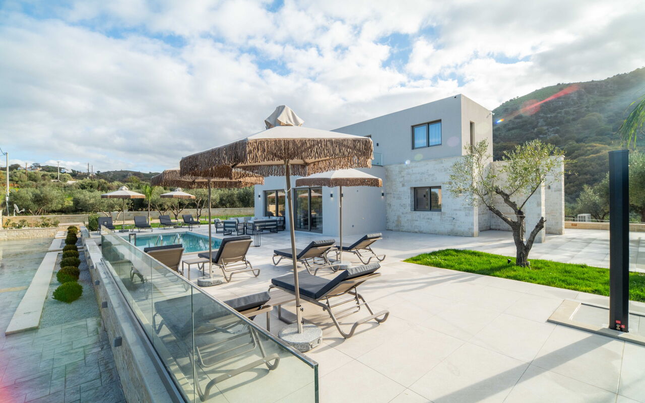 Villa Vasilissa: Udendørs, Udvendige