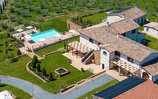 Tenuta Poggio Guiano: Have, pool, Udendørs, Udvendige, Visninger