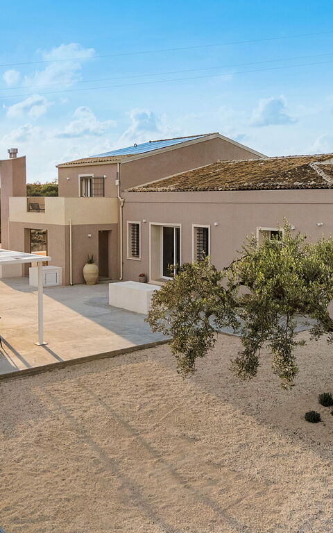 Dimora Bufalefi: Udendørs, Udvendige