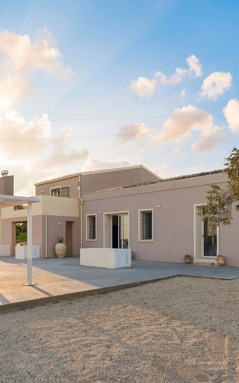 Dimora Bufalefi: Udendørs, Udvendige