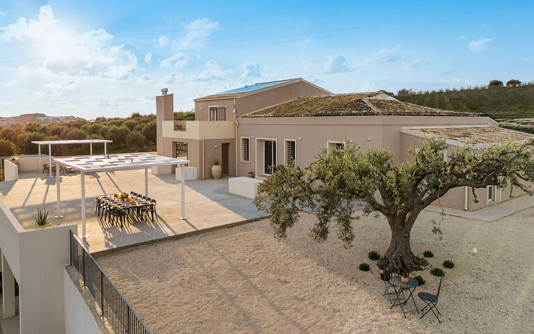 Dimora Bufalefi: Udendørs, Udvendige