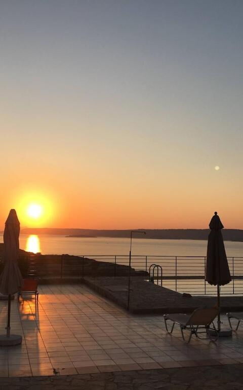 Villa Pi: Udendørs, Udvendige, Visninger