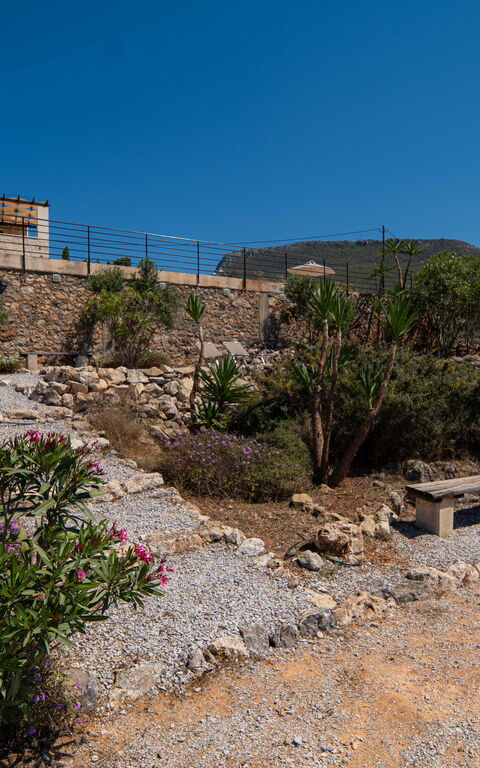 Villa Pi: Udendørs, Udvendige