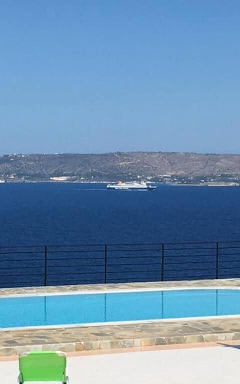 Villa Pi: Udendørs, Udvendige, Visninger