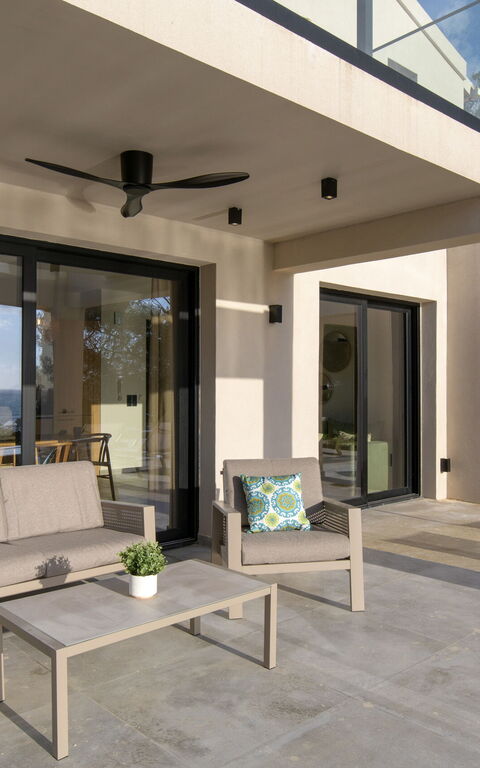 Villa Elais: Udendørs