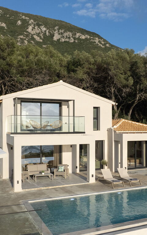 Villa Elais: pool, Udendørs