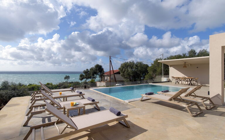 Villa Elais: Udendørs, Visninger