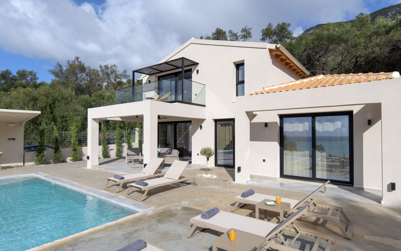 Villa Elais: pool, Udendørs