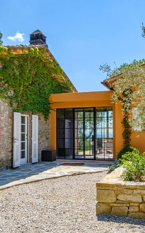 Villa Roseto: Udendørs, Udvendige