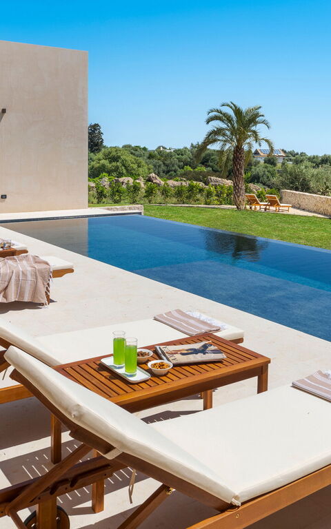 Eos Villa: Have, pool, Udendørs, Udvendige