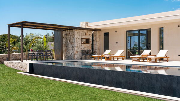 Eos Villa: Have, pool, Udendørs, Udvendige