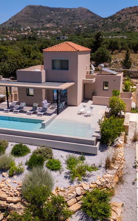 Villa Melia: pool, Udendørs