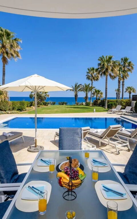 Royal Beachfront Villa: Have, pool, Udendørs, Udvendige, Visninger
