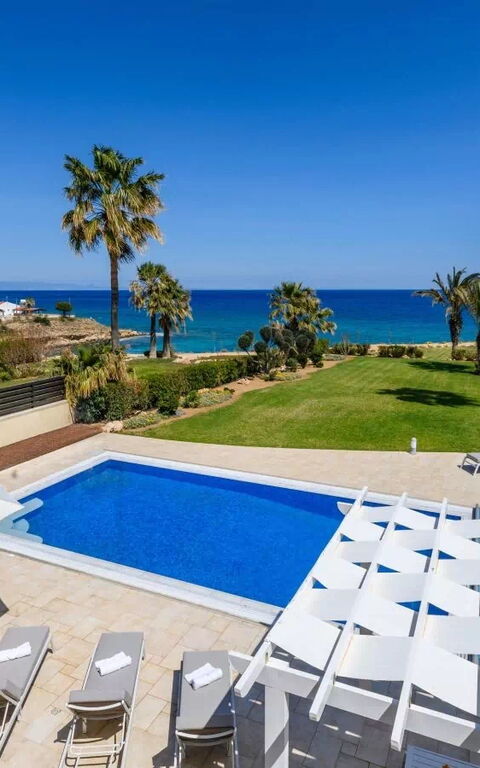 Royal Beachfront Villa: Have, pool, Udendørs, Udvendige, Visninger