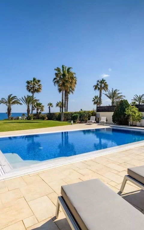 Royal Beachfront Villa: Have, Udendørs, Udvendige, Visninger