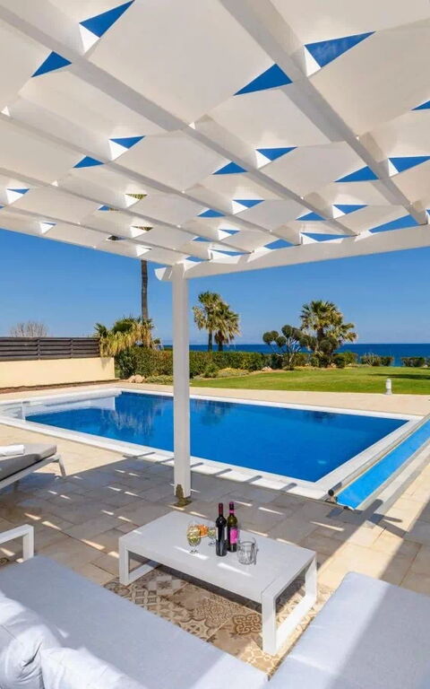 Royal Beachfront Villa: Have, pool, Udendørs, Udvendige, Visninger