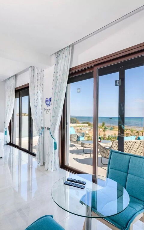 Serenity Seafront Villa: soveværelse