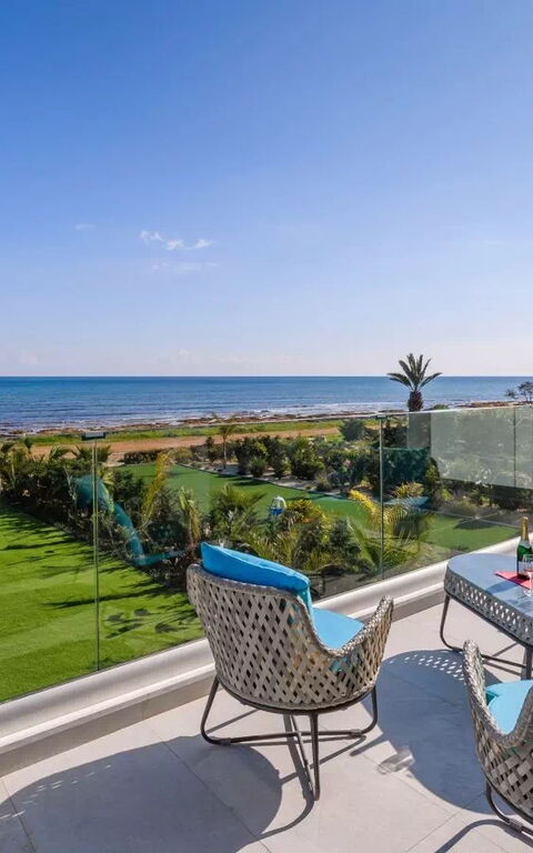 Serenity Seafront Villa: Altan / terrasse / gårdhave, Have, Udendørs, Udvendige